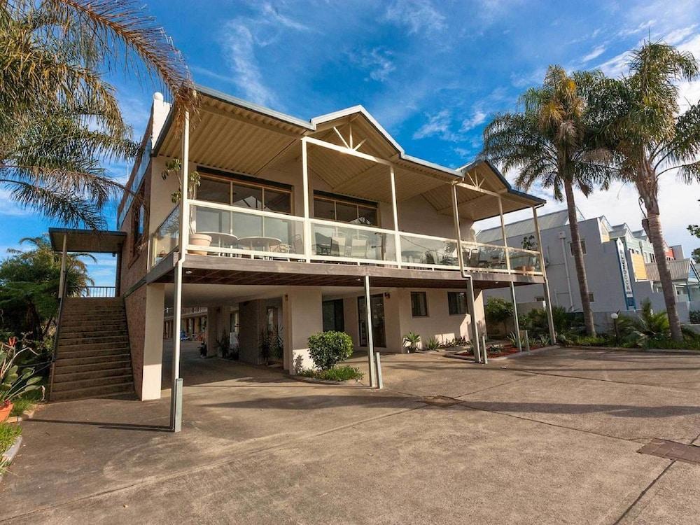 Bay Executive Motel เบทแมนส์เบย์ ภายนอก รูปภาพ